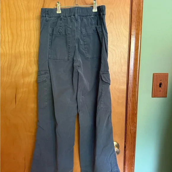 American Eagle Dreamy Drape Cargo - Picture 7 of 9